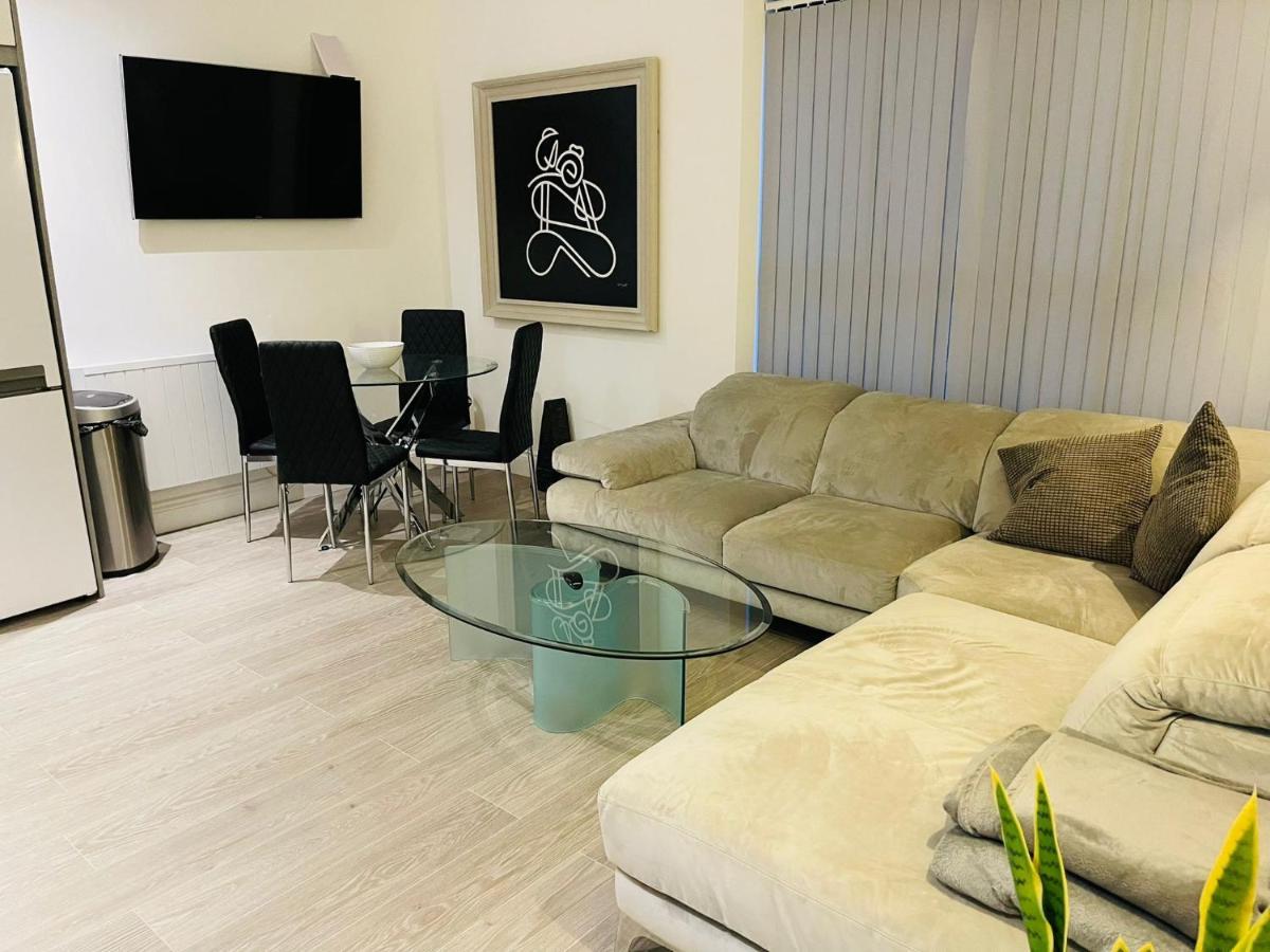 Salt Hill Windsor Legoland Eton Heathrow Luxury 2 Bed 1 Bath Free Parking Slough Exterior foto