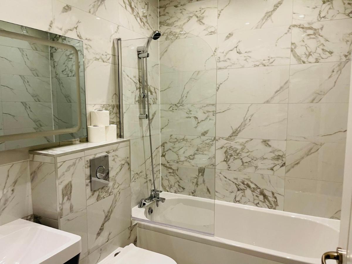 Salt Hill Windsor Legoland Eton Heathrow Luxury 2 Bed 1 Bath Free Parking Slough Exterior foto