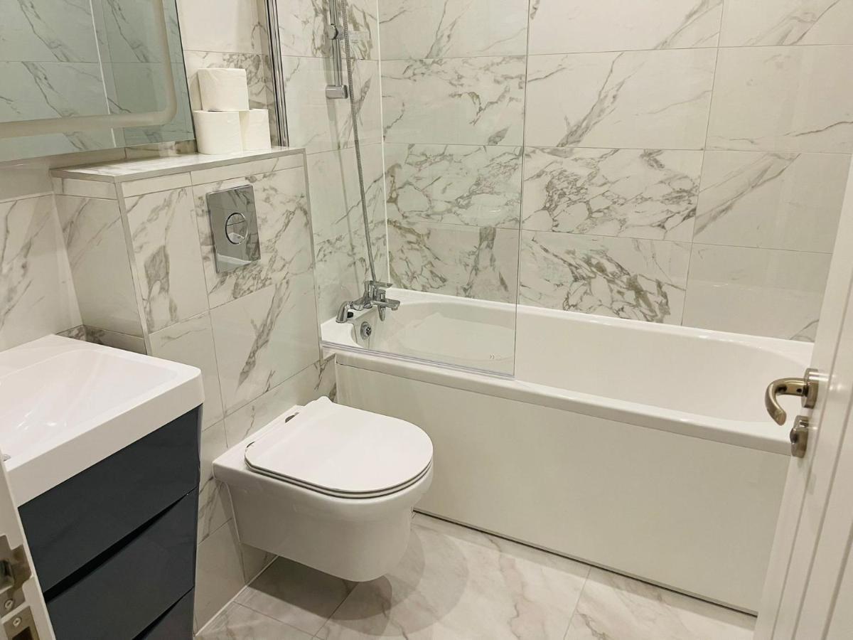 Salt Hill Windsor Legoland Eton Heathrow Luxury 2 Bed 1 Bath Free Parking Slough Exterior foto
